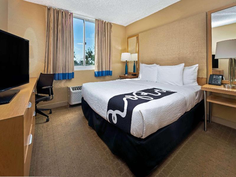 La Quinta Inn & Suites West Palm Beach Airport image