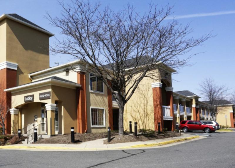HomeTowne Studios by Red Roof in Chantilly image