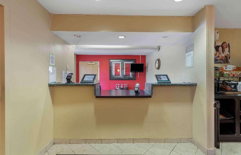 HomeTowne Studios by Red Roof in Chantilly image