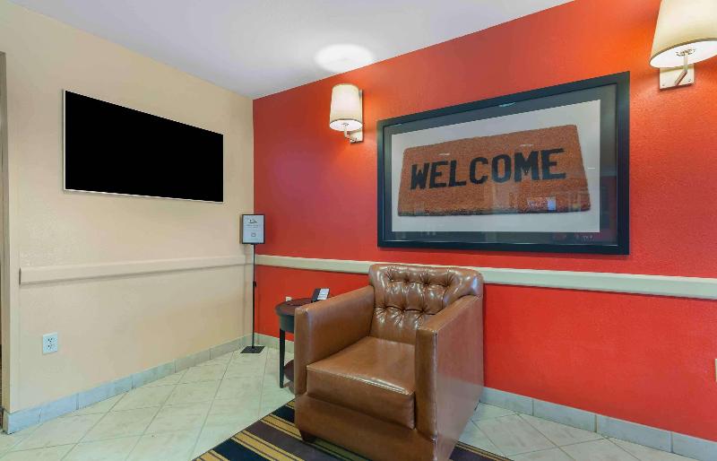 HomeTowne Studios by Red Roof in Chantilly image