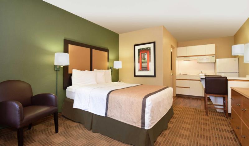 HomeTowne Studios by Red Roof in Chantilly image