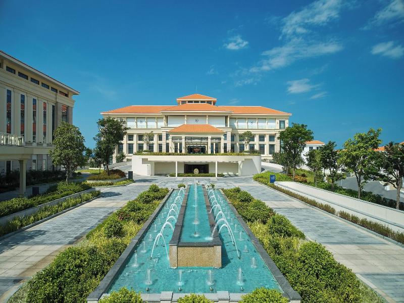 Sheraton Grand Danang Resort image