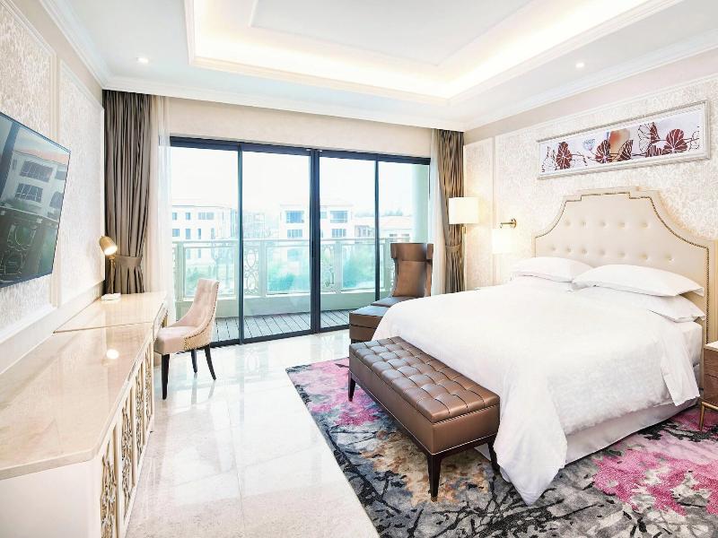 Sheraton Grand Danang Resort image