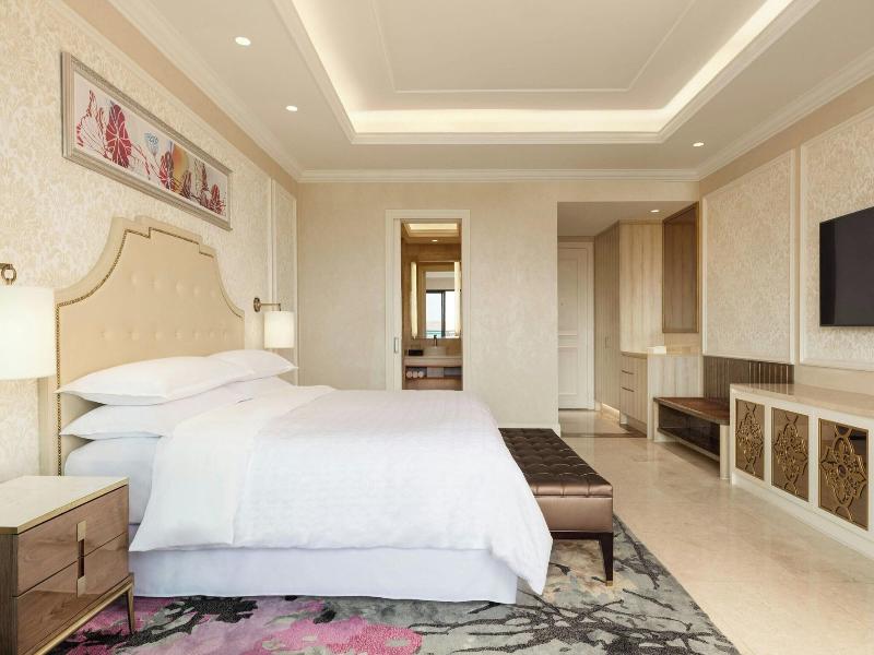 Sheraton Grand Danang Resort image