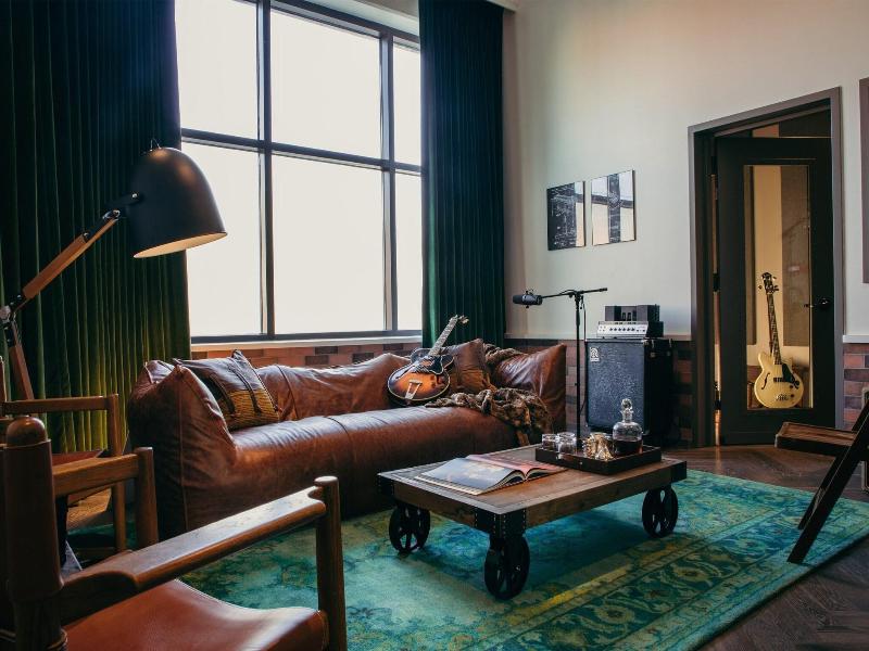 Hutton Hotel, Nashville, A Tribute Portfolio