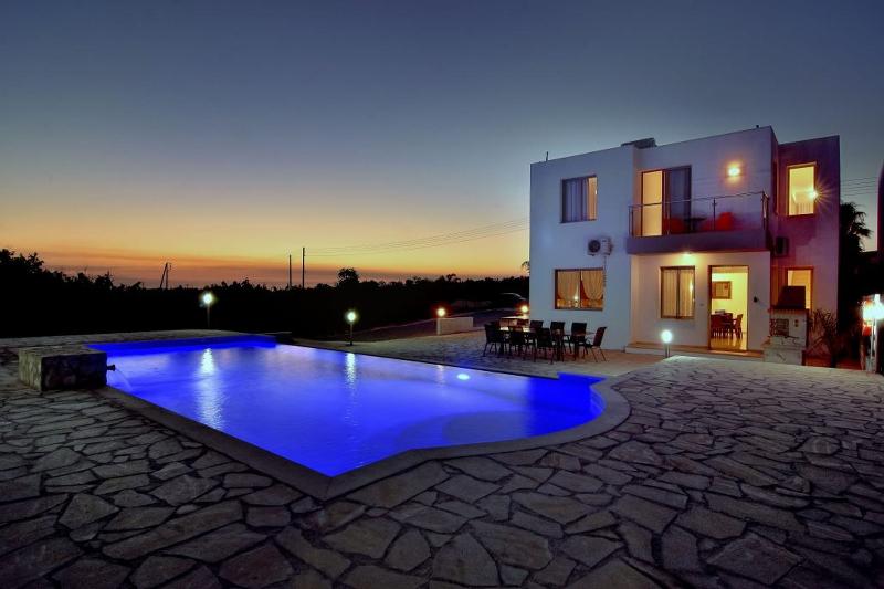Oniros Villa — main photo