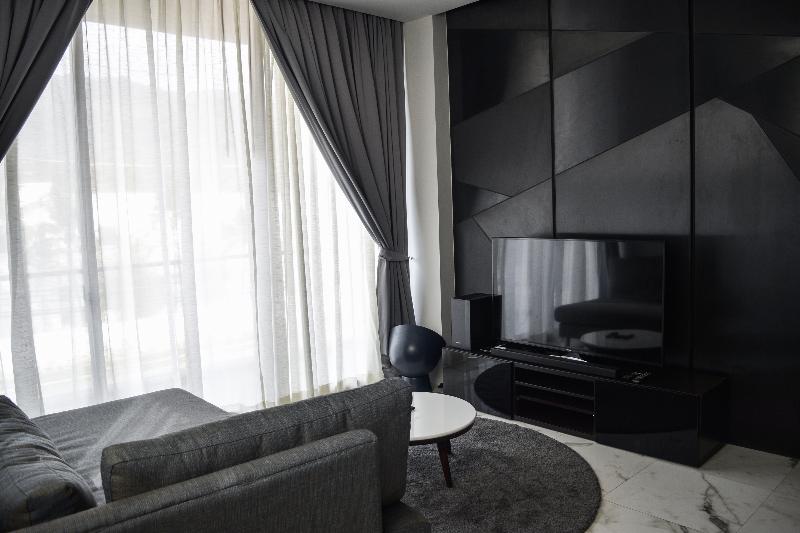 Glam Habitat image