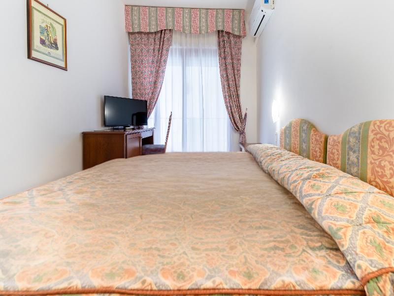Hotel La Castellana image