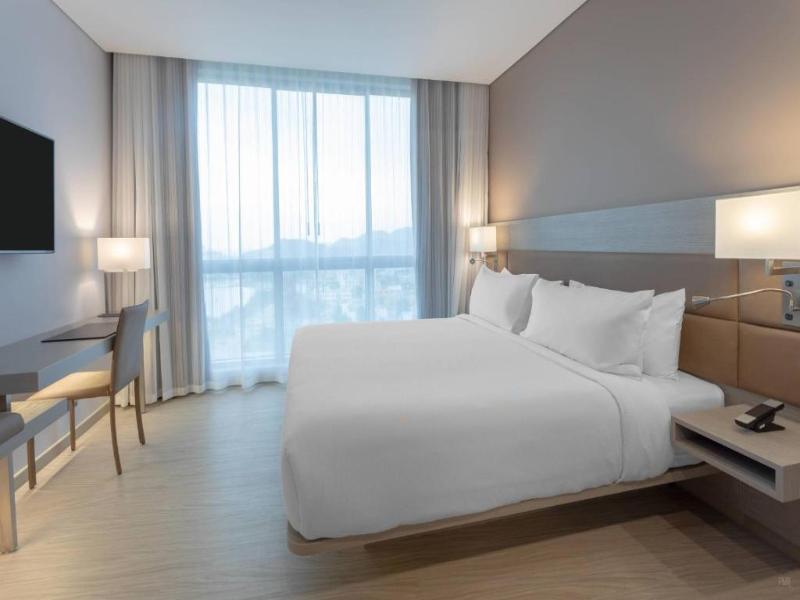 AC Hotel Santa Marta image