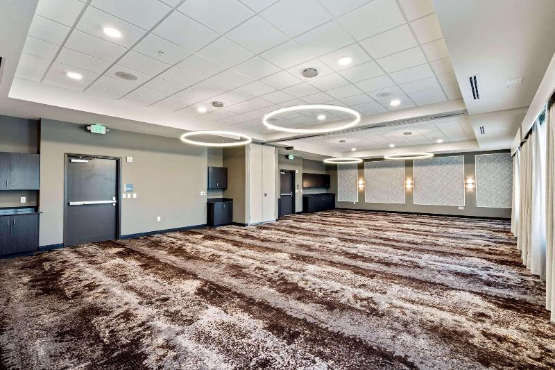 Best Western Plus Fillmore Inn & Suites image