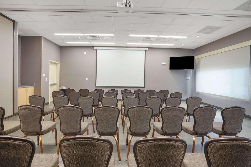 Best Western Plus Fillmore Inn & Suites image