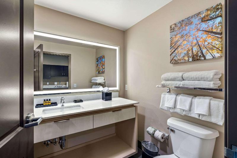 Best Western Plus Fillmore Inn & Suites image