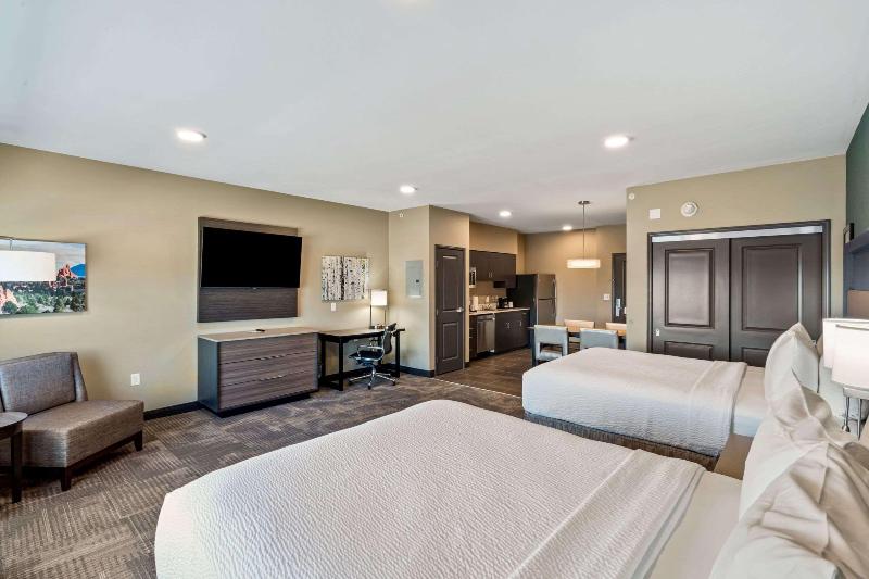 Best Western Plus Fillmore Inn & Suites image