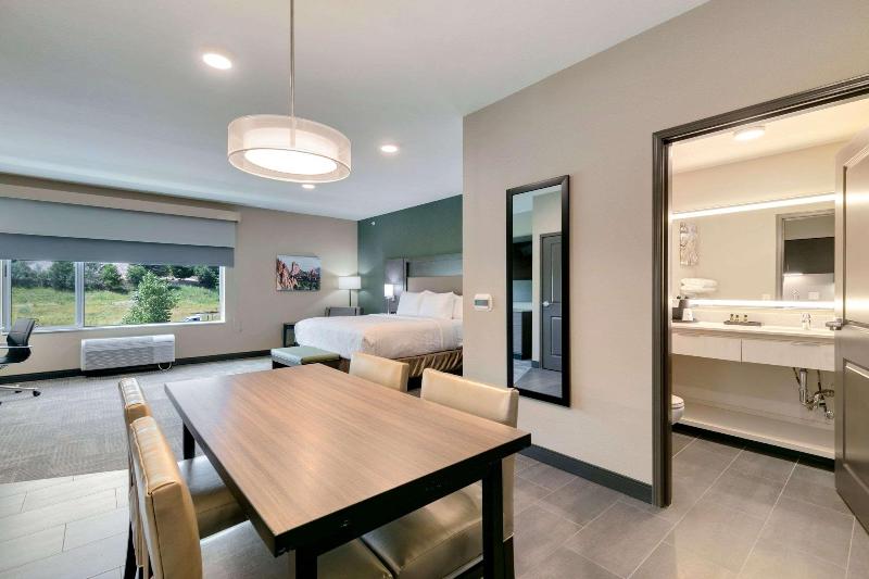 Best Western Plus Fillmore Inn & Suites image