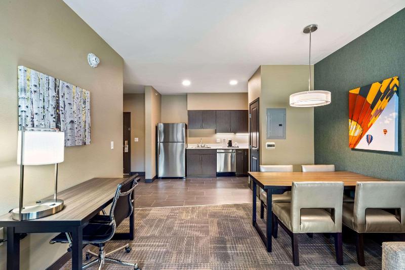 Best Western Plus Fillmore Inn & Suites image
