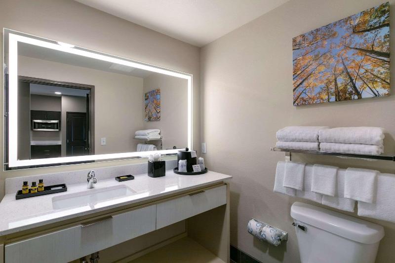 Best Western Plus Fillmore Inn & Suites image