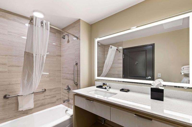 Best Western Plus Fillmore Inn & Suites image