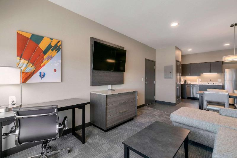 Best Western Plus Fillmore Inn & Suites image