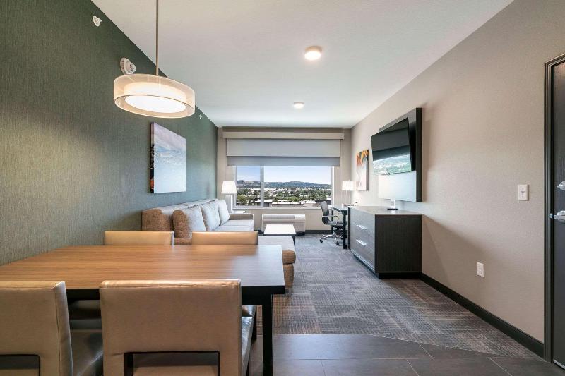 Best Western Plus Fillmore Inn & Suites image