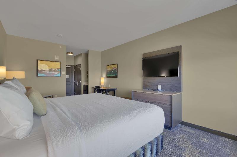 Best Western Plus Fillmore Inn & Suites image