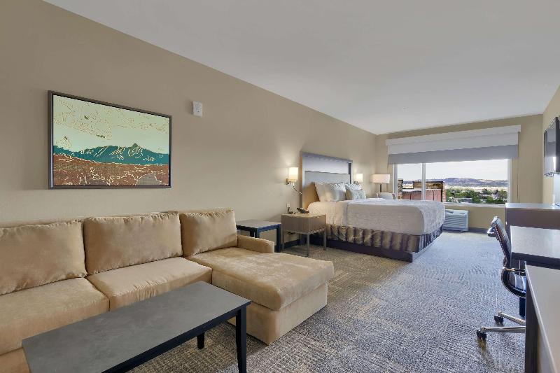 Best Western Plus Fillmore Inn & Suites image