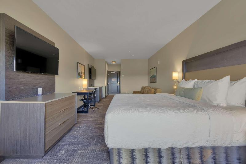 Best Western Plus Fillmore Inn & Suites image