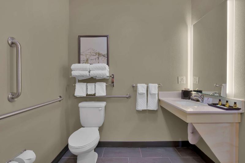 Best Western Plus Fillmore Inn & Suites image