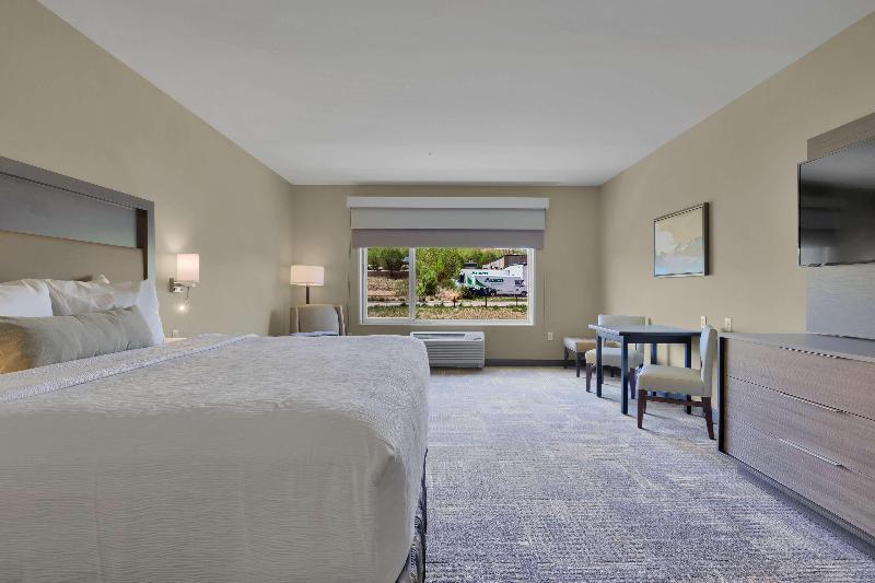 Best Western Plus Fillmore Inn & Suites image