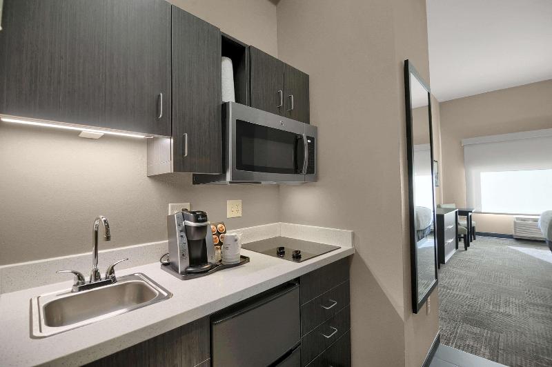 Best Western Plus Fillmore Inn & Suites image