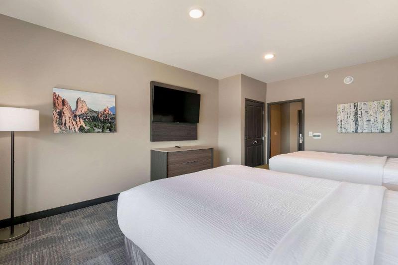 Best Western Plus Fillmore Inn & Suites image