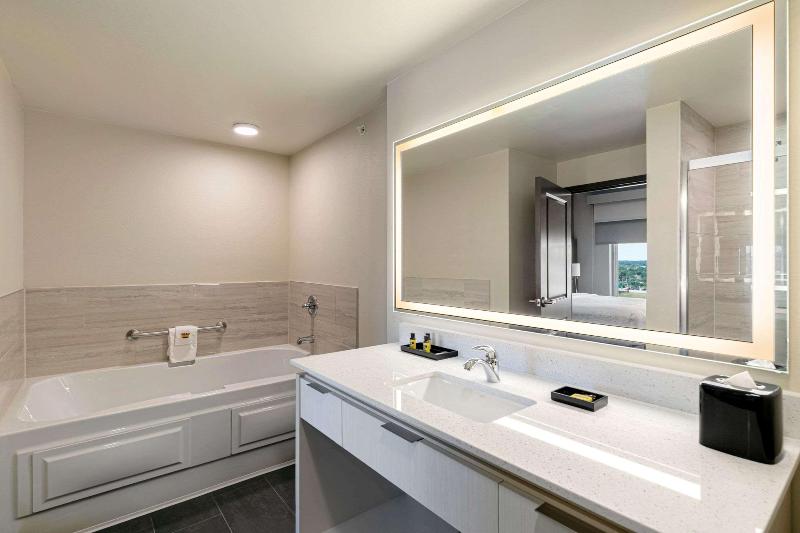 Best Western Plus Fillmore Inn & Suites image