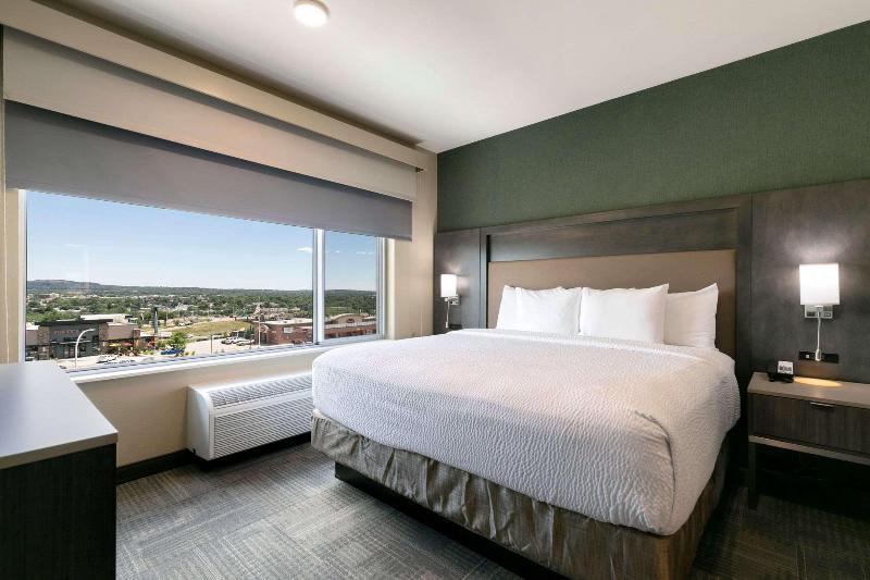 Best Western Plus Fillmore Inn & Suites image