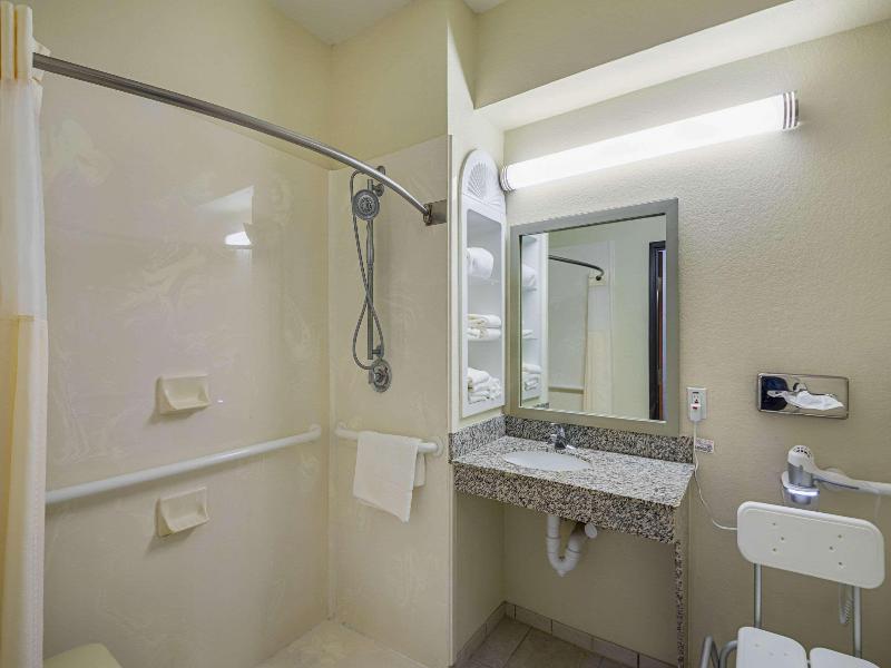 Quality Inn & Suites Coppera Cove image