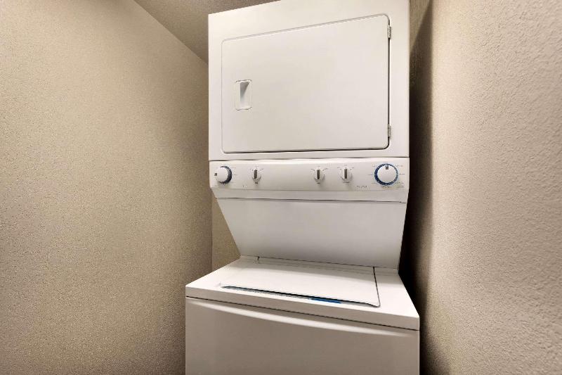 Travelodge by Wyndham Jefferson City image