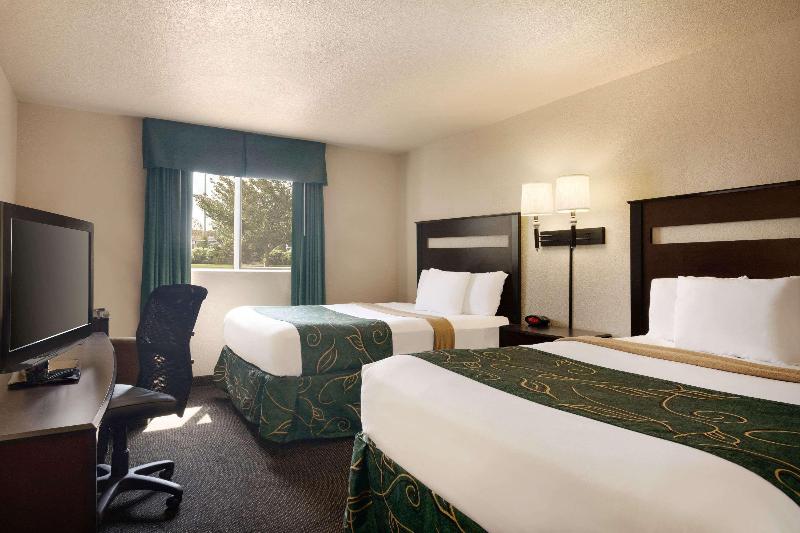 Travelodge by Wyndham Jefferson City image