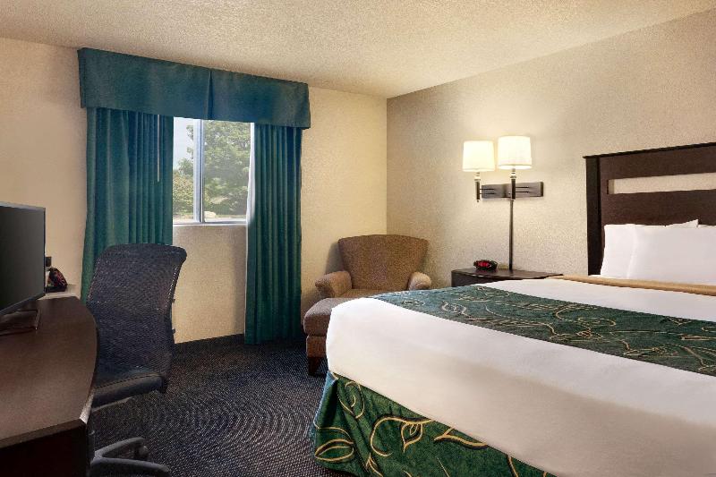 Travelodge by Wyndham Jefferson City image