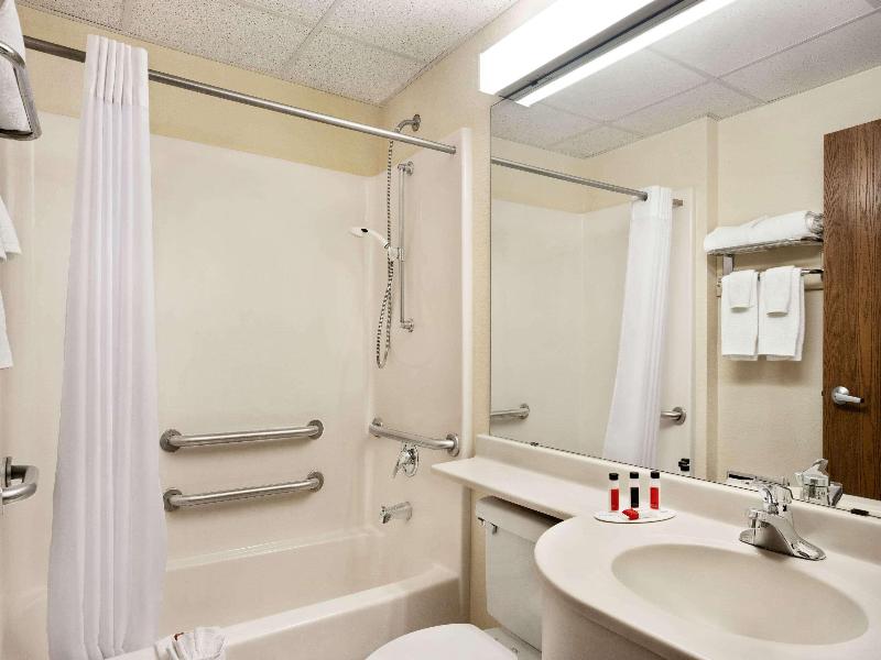 Travelodge by Wyndham Fort Scott image