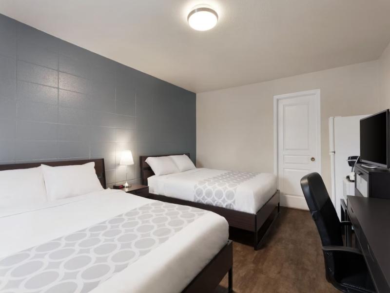 Howard Johnson by Wyndham Grande Prairie image