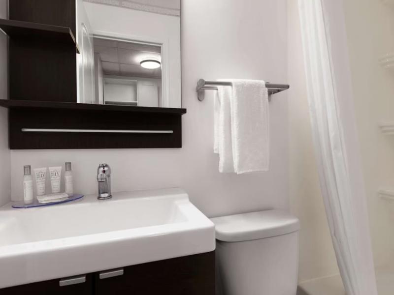 Howard Johnson by Wyndham Grande Prairie image