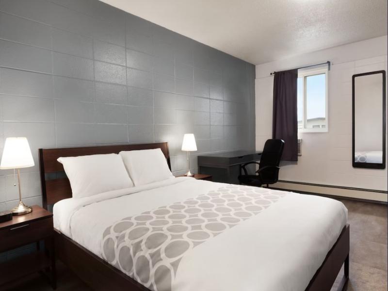 Howard Johnson by Wyndham Grande Prairie image