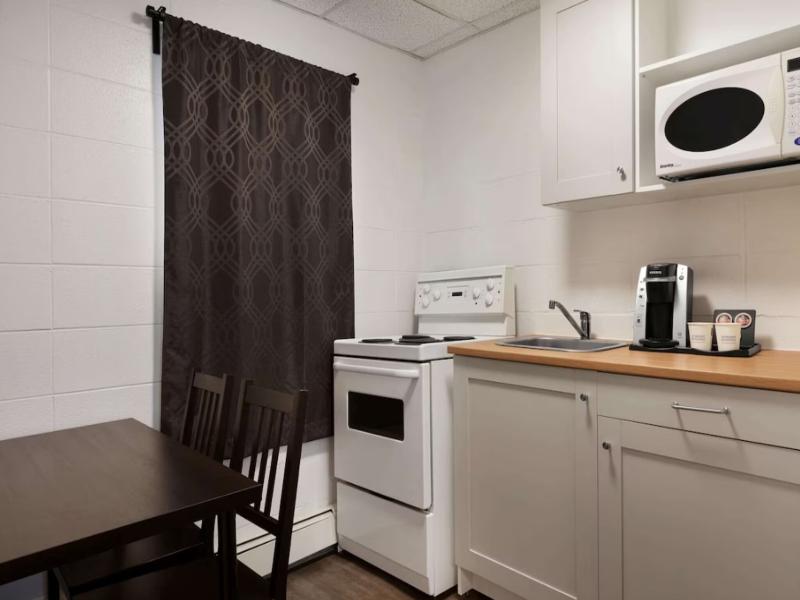 Howard Johnson by Wyndham Grande Prairie image