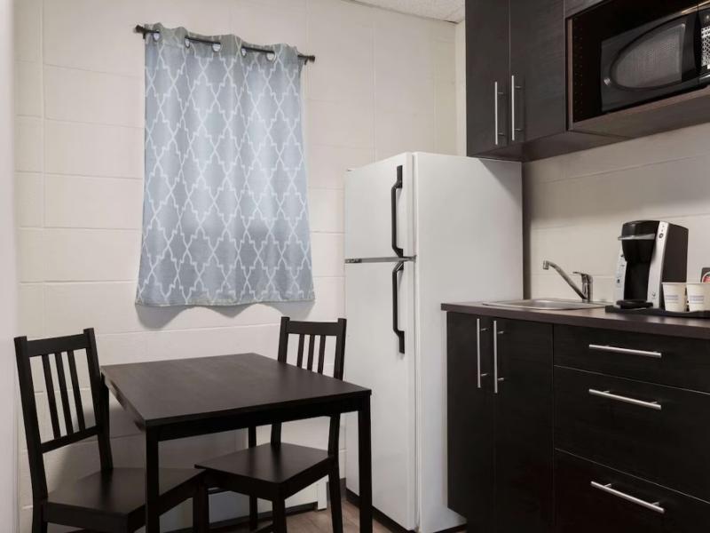 Howard Johnson by Wyndham Grande Prairie image