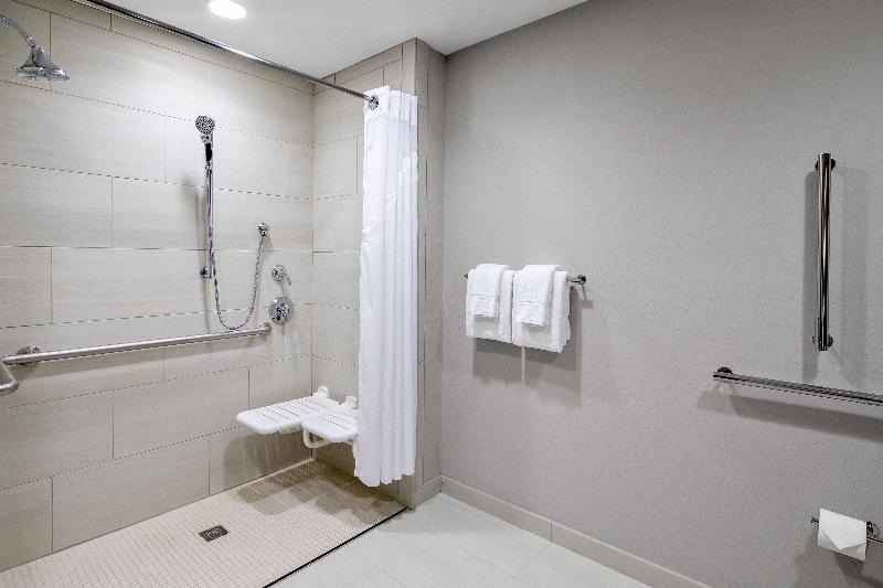 Holiday Inn Express Lubbock Central Univ Area image