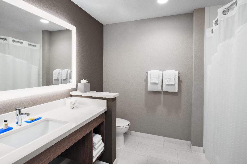 Holiday Inn Express Lubbock Central Univ Area image