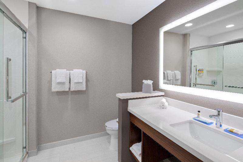 Holiday Inn Express Lubbock Central Univ Area image