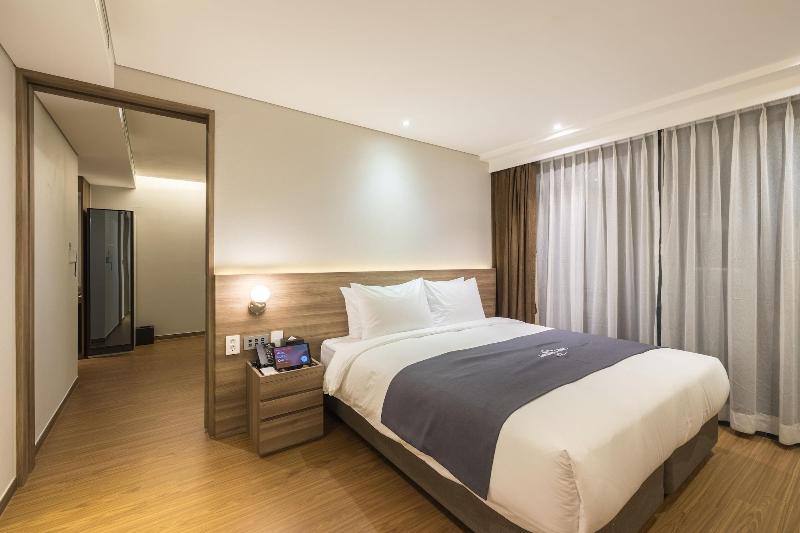 Fine Hotel — view