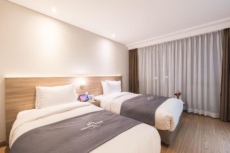 Fine Hotel image