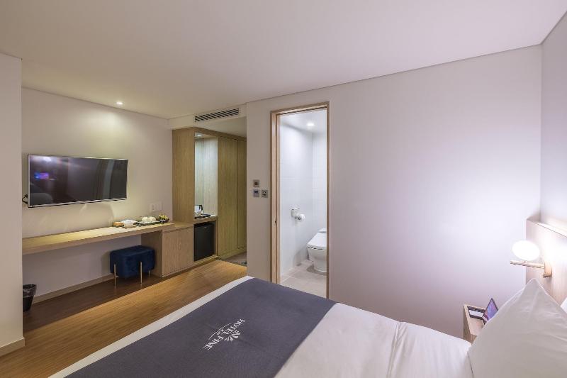 Fine Hotel image