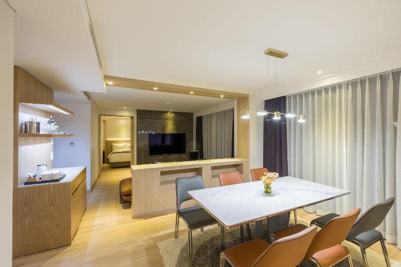 Fine Hotel image