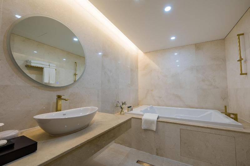 Fine Hotel image